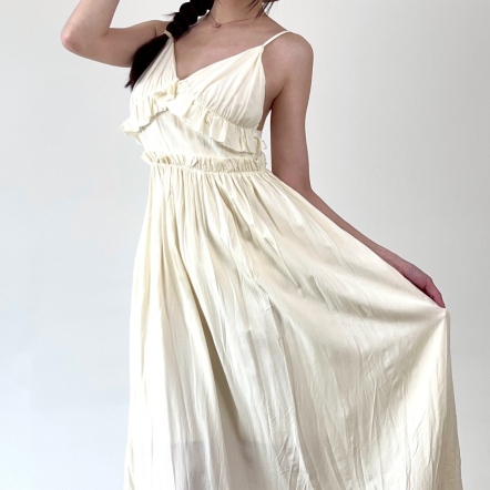 細肩胸下荷葉洋裝