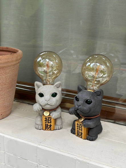 曙MUSE｜吊牌招財貓水泥桌燈