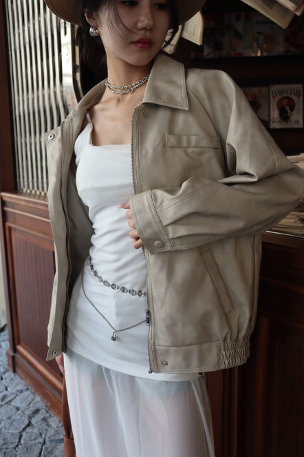 胸前口袋皮質拉鍊外套